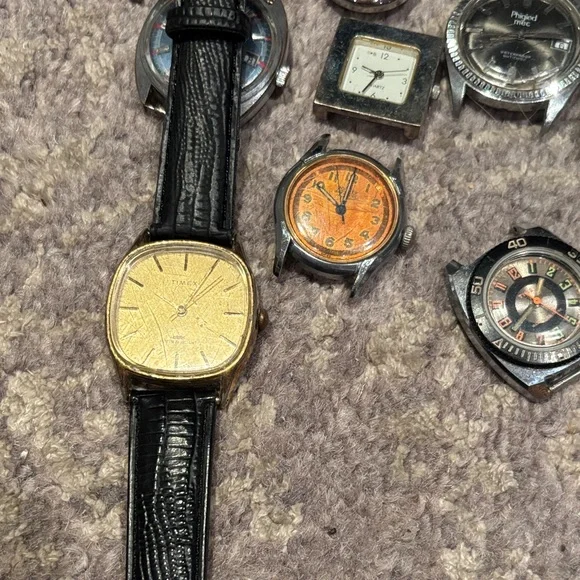 Timex Men's Watch with Gold Dial and Black Strap vintage windup square - Picture 2 of 6